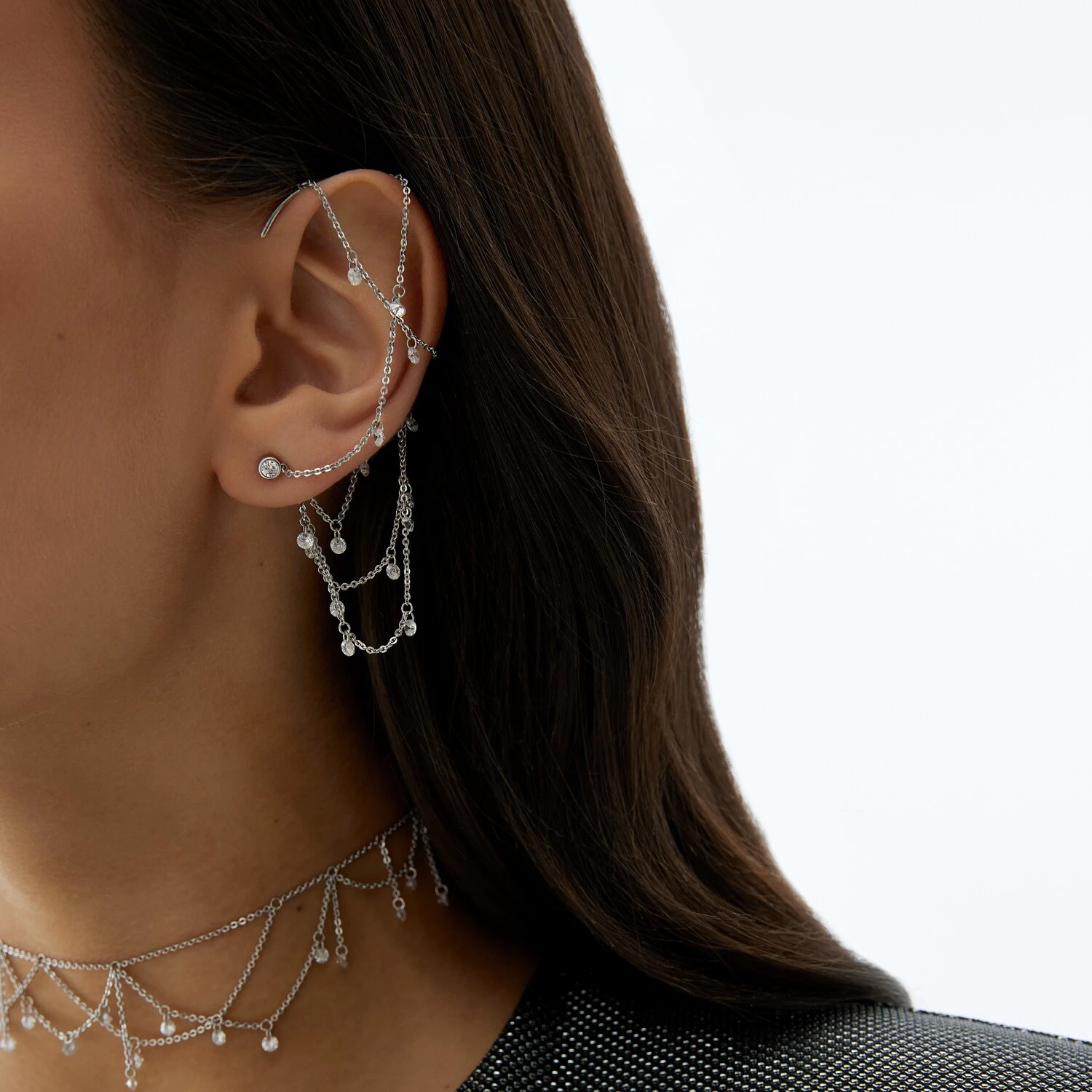 Серебряный крупный кафф с цепями и фианитами "Невесомость"