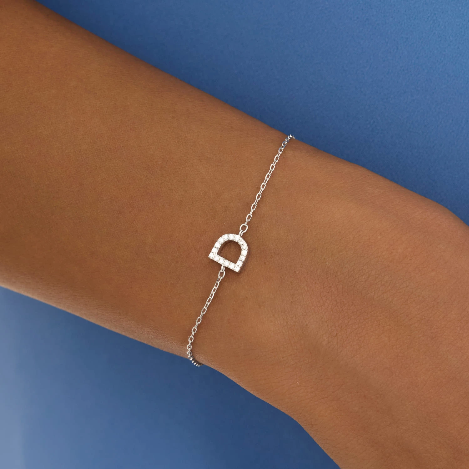 Серебряный браслет с буквой D MIESTILO