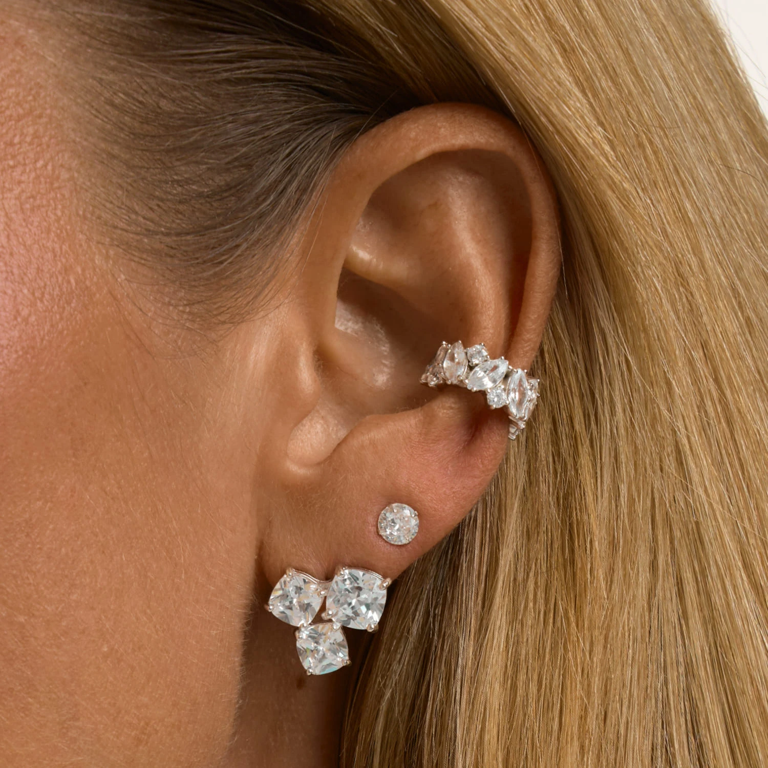 Серебряные серьги-гвоздики с фианитами 5 мм.