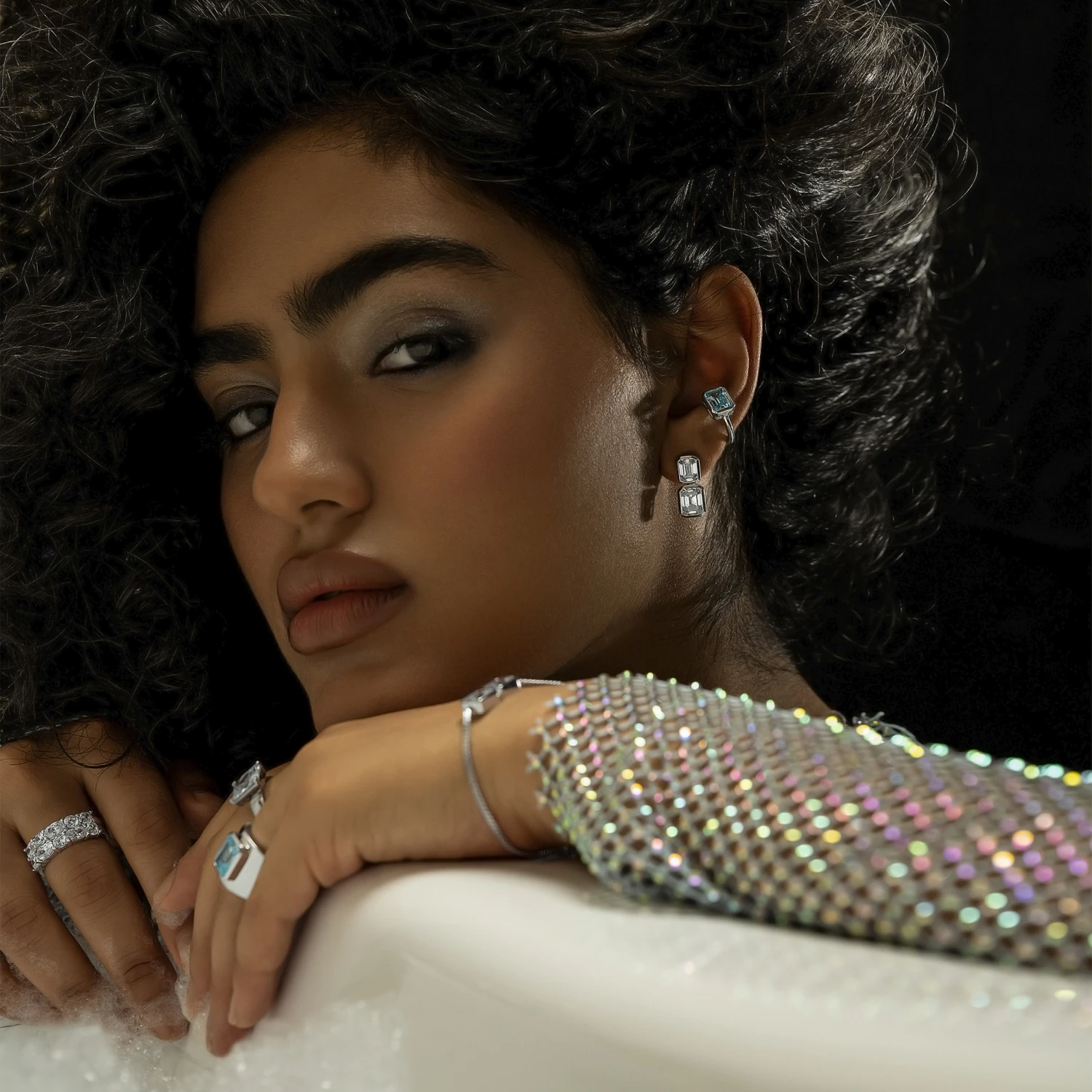 Кольцо из серебра с крупными фианитами