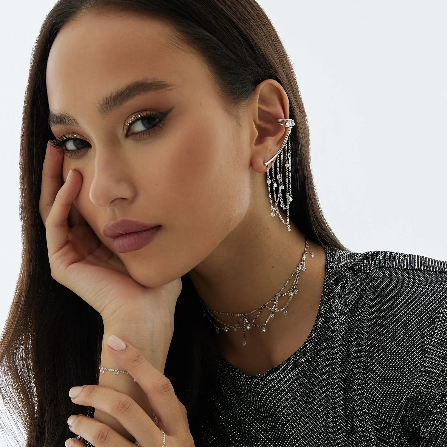 Серебряная крупная моносерьга с цепями и фианитами "Невесомость"