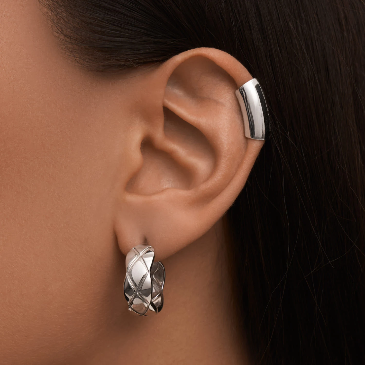 Серебряный длинный кафф с фианитом