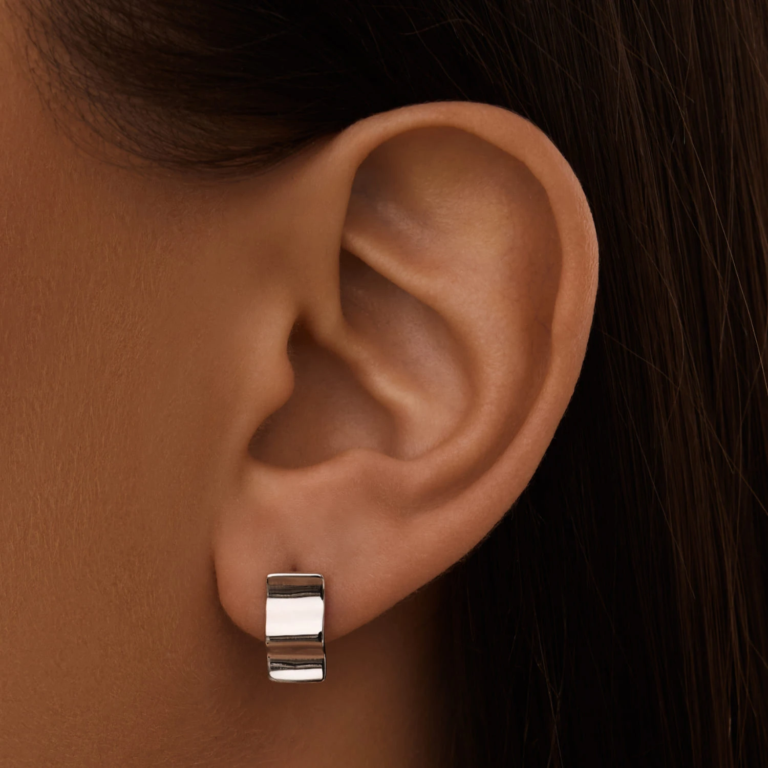 Серебряные серьги с мятым эффектом MIESTILO 