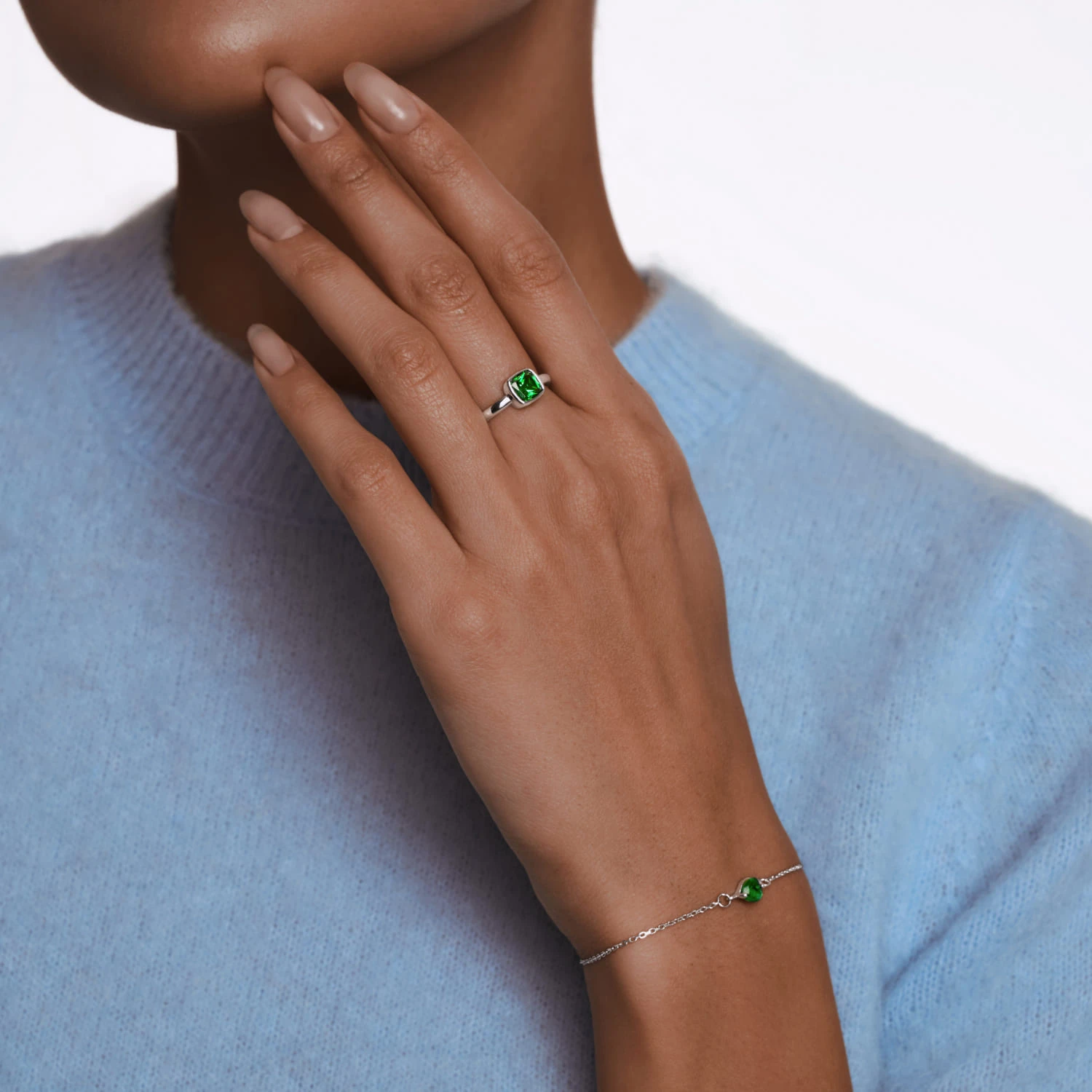 Серебряное кольцо с фианитом в глухой закрепке MIESTILO