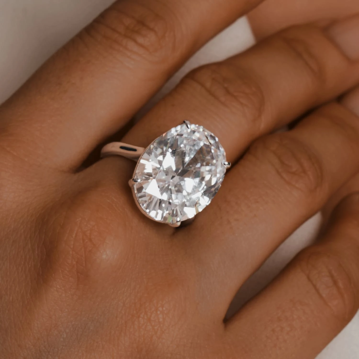 Коктейльное кольцо из серебра с фианитом Овал