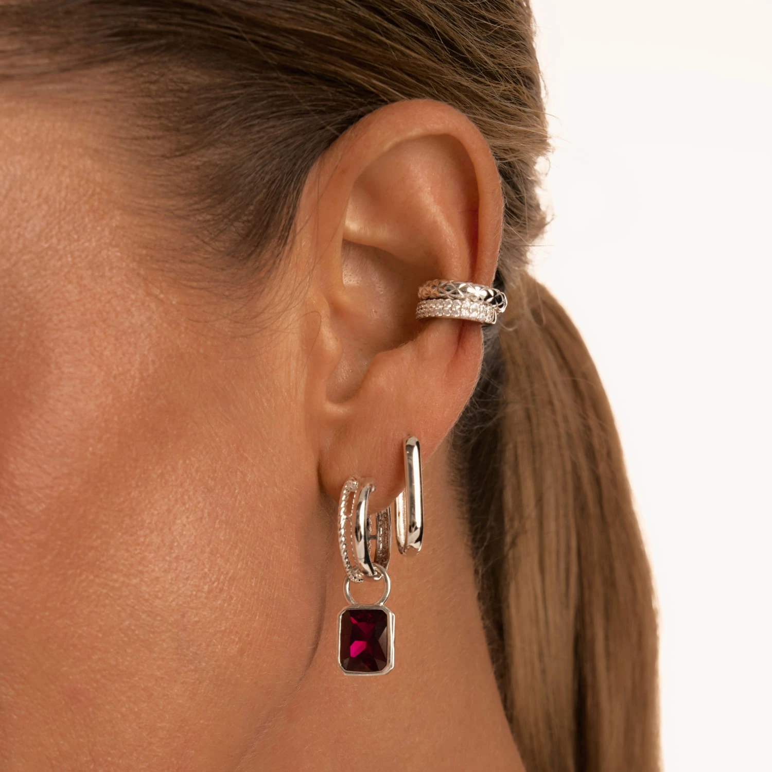 Серебряный кафф с россыпью фианитов и открывающимся механизмом