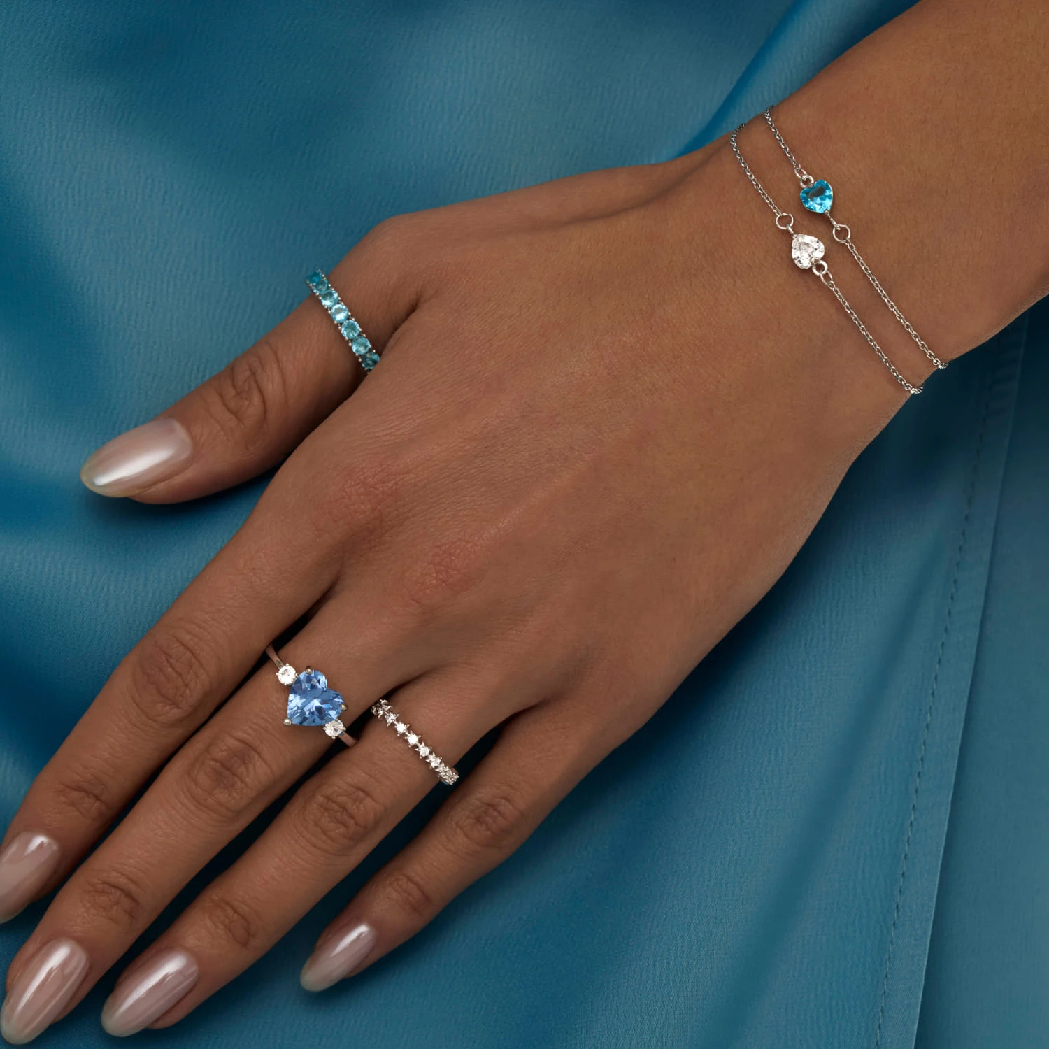 Браслет из серебра с голубым фианитом в огранке сердце MIESTILO