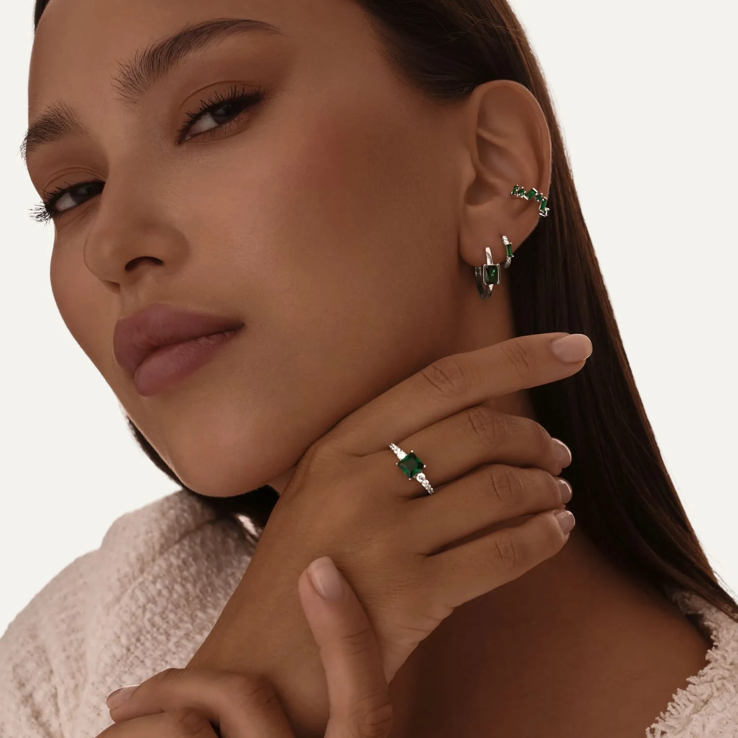 Серебряный кафф с фианитами MIESTILO