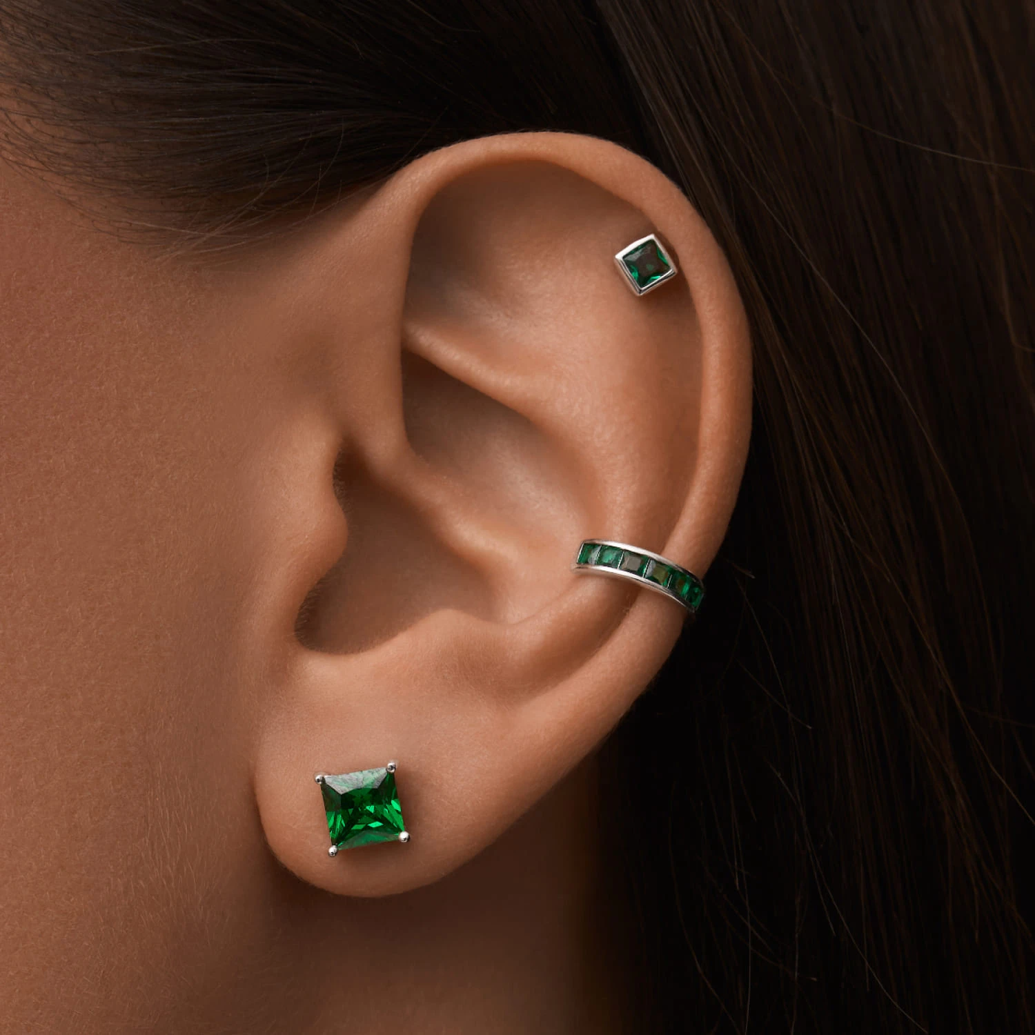 Серебряный кафф с фианитами MIESTILO