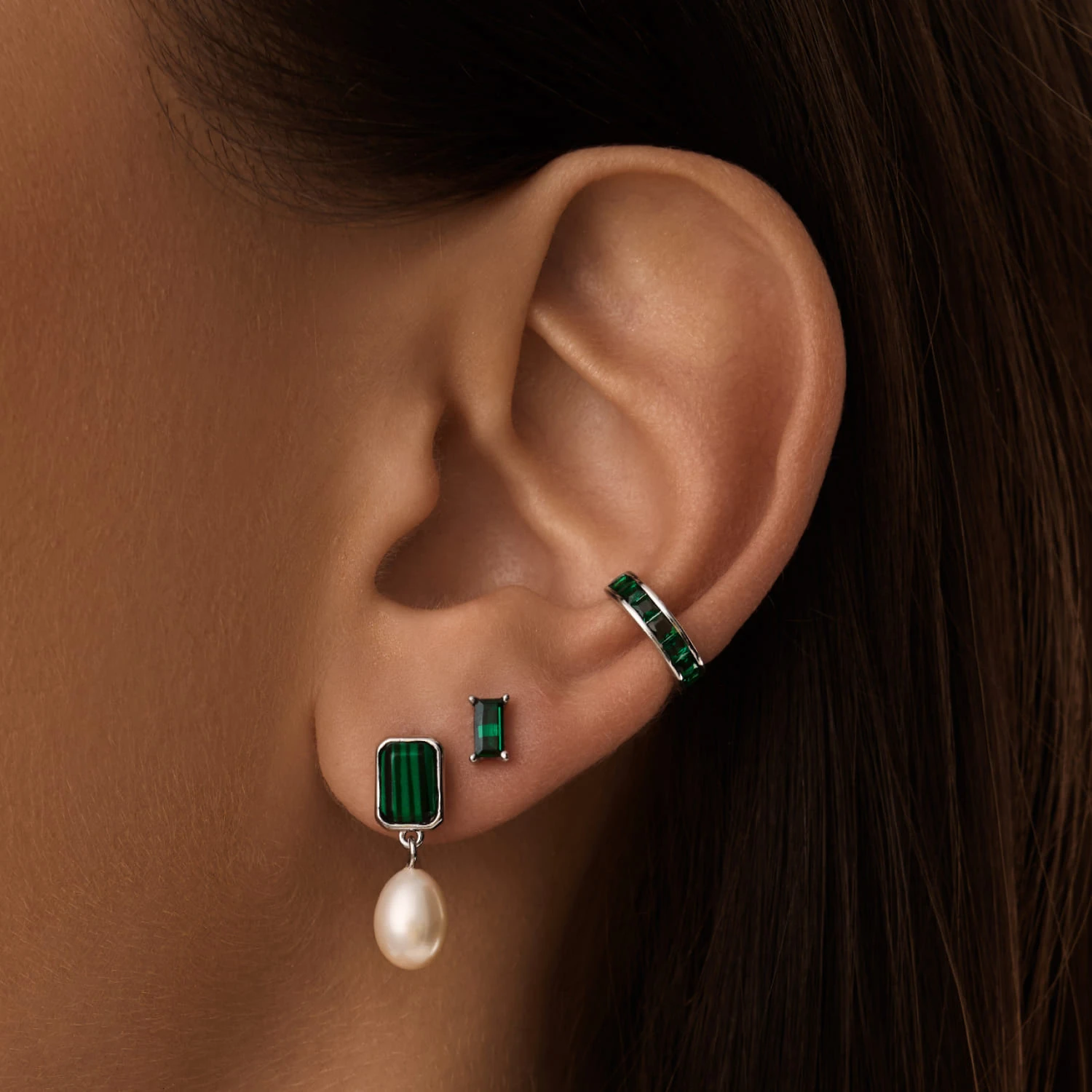 Серебряные серьги с синтетическим малахитом и культивированным речным жемчугом MIESTILO 