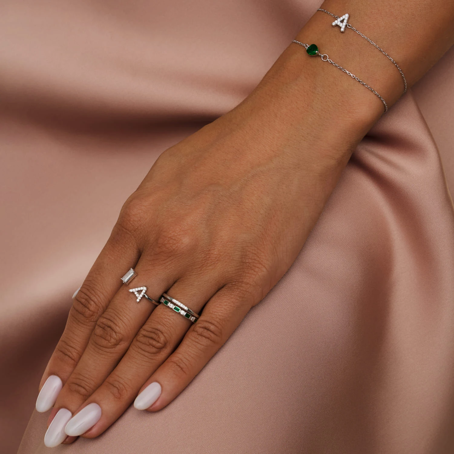 Серебряное кольцо с фианитами MIESTILO