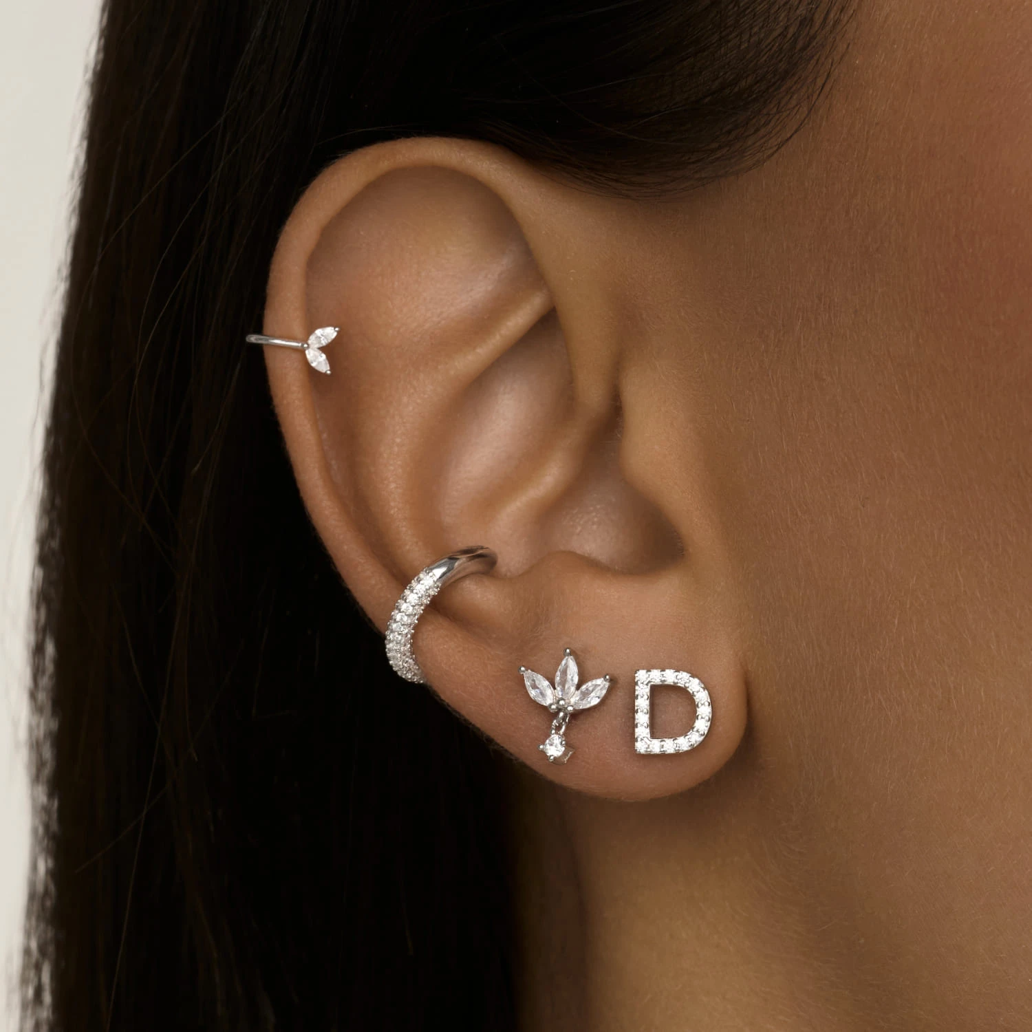 Моносерьга в виде буквы D MIESTILO