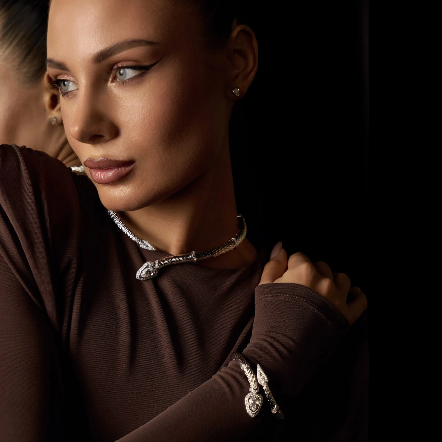 Серебряный жесткий браслет EPIONA с горным хрусталем