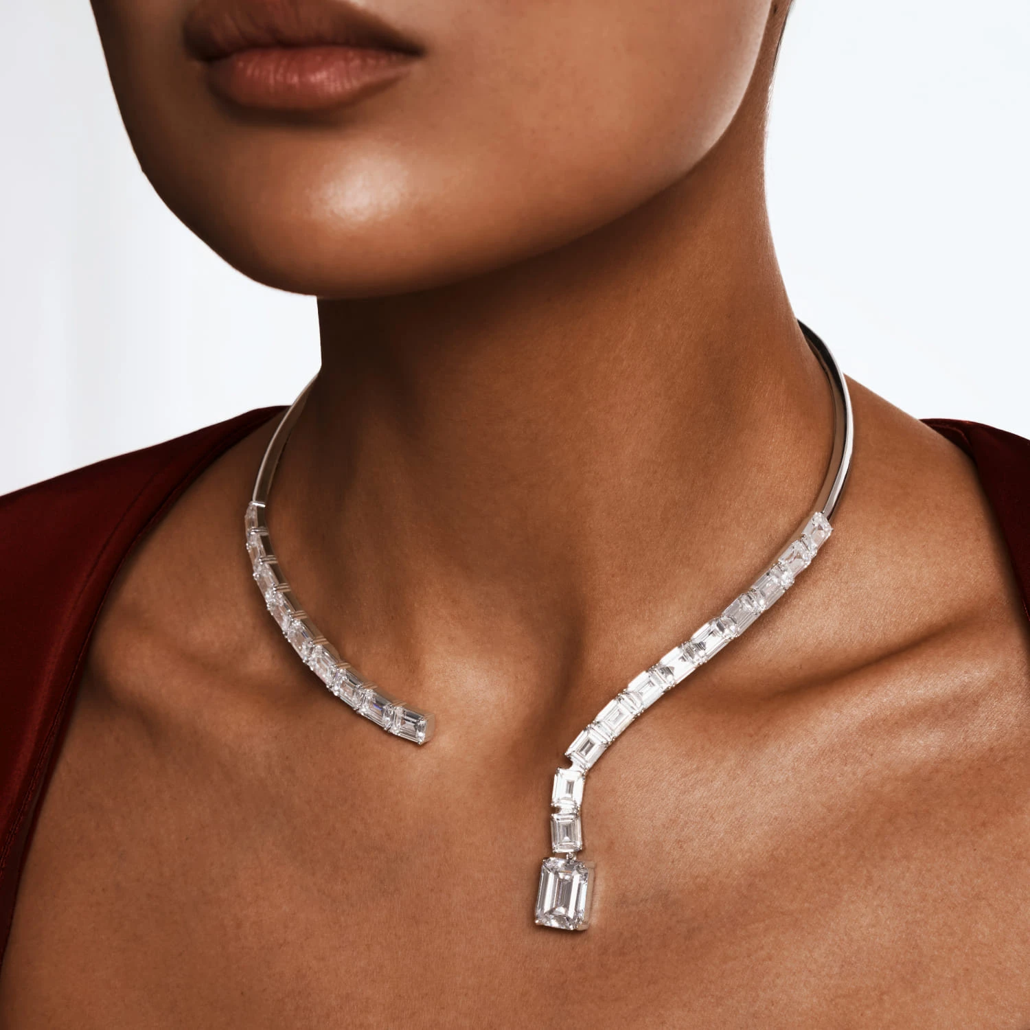 Серебряное жесткое колье ГРАЦИЯ с фианитами