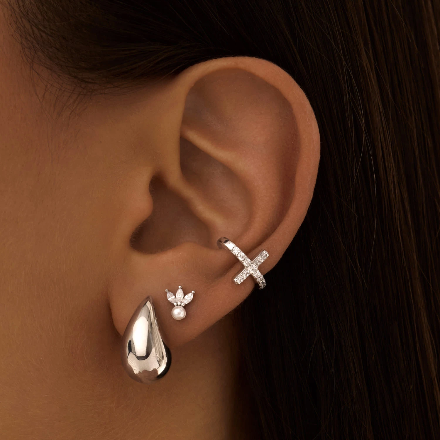 Серебряный пирсинг в ухо с фианитами MIESTILO