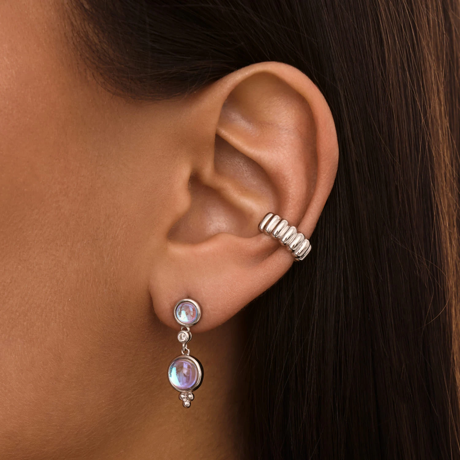 Серебряные серьги-подвесы с лунными камнями MIESTILO