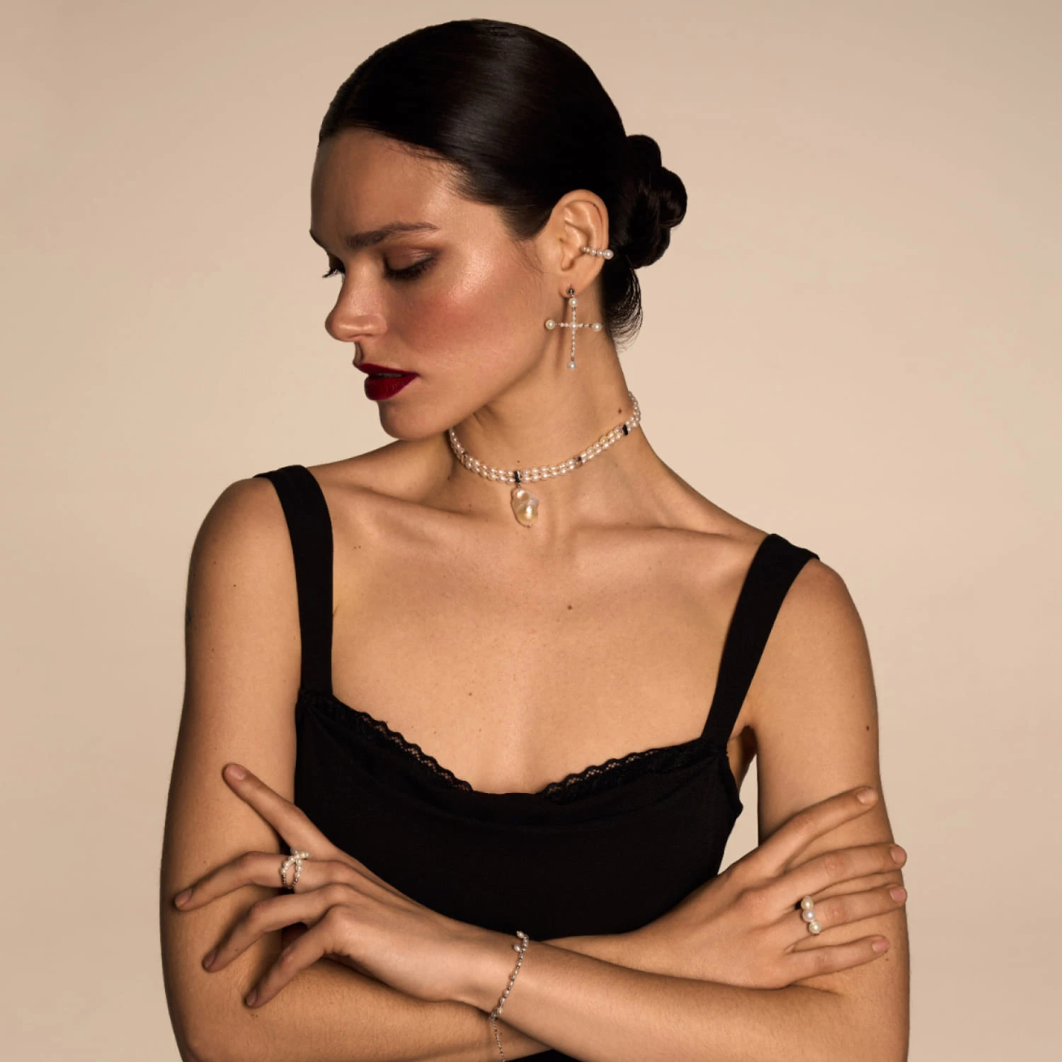 Серебряное изогнутое кольцо SICILIA с жемчугом