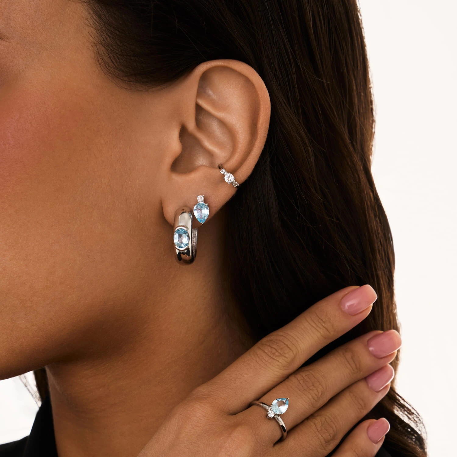 Серебряные серьги-пусеты PURITY с топазом Sky