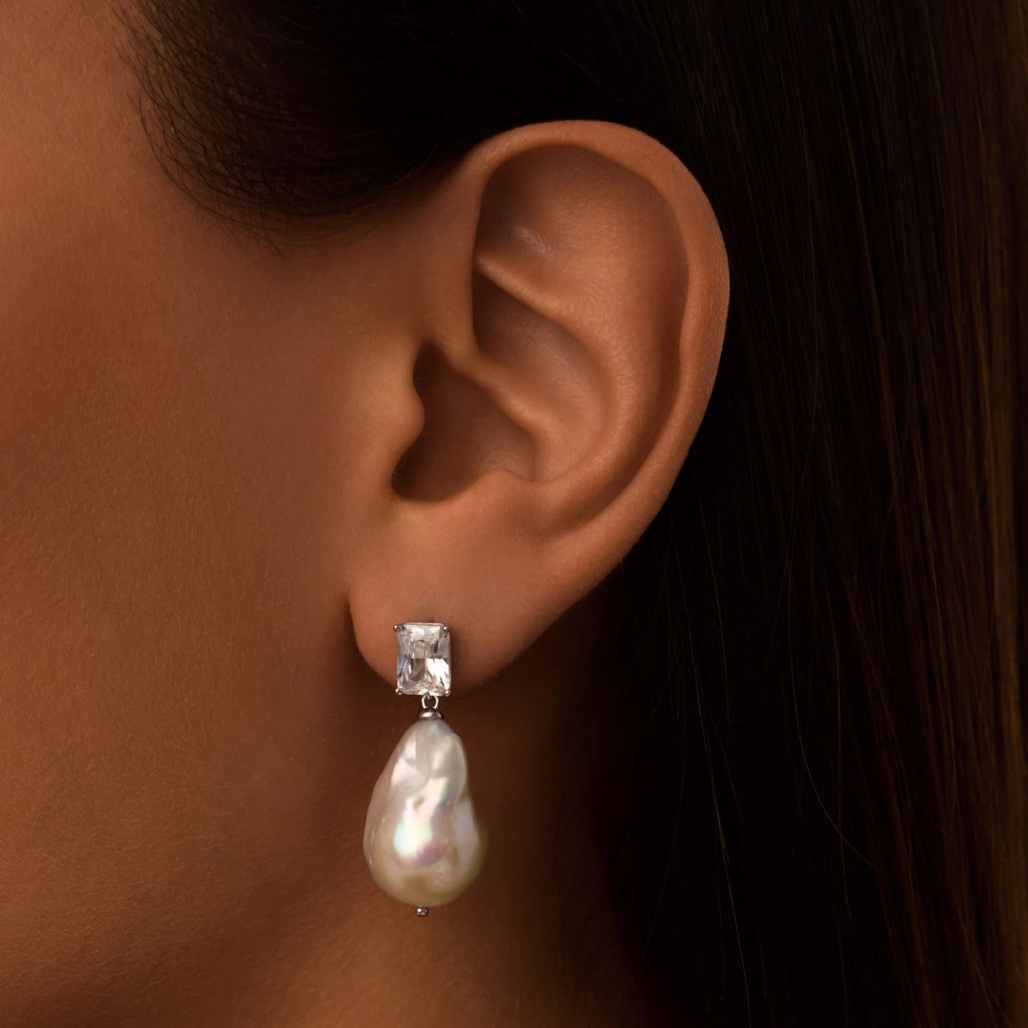 Серебряные серьги SICILIA с барочной жемчужиной и фианитом