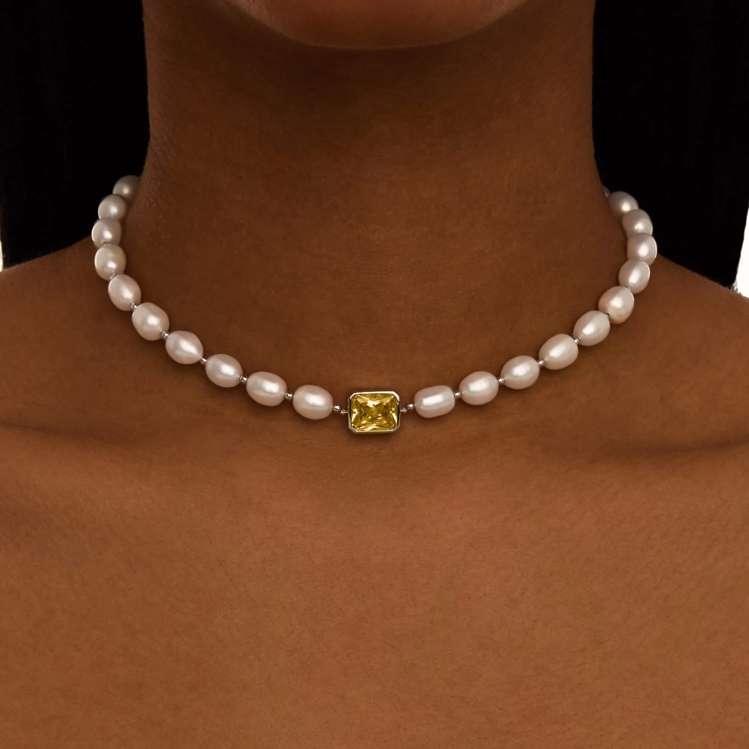 Серебряный чокер SICILIA из жемчуга с желтым фианитом