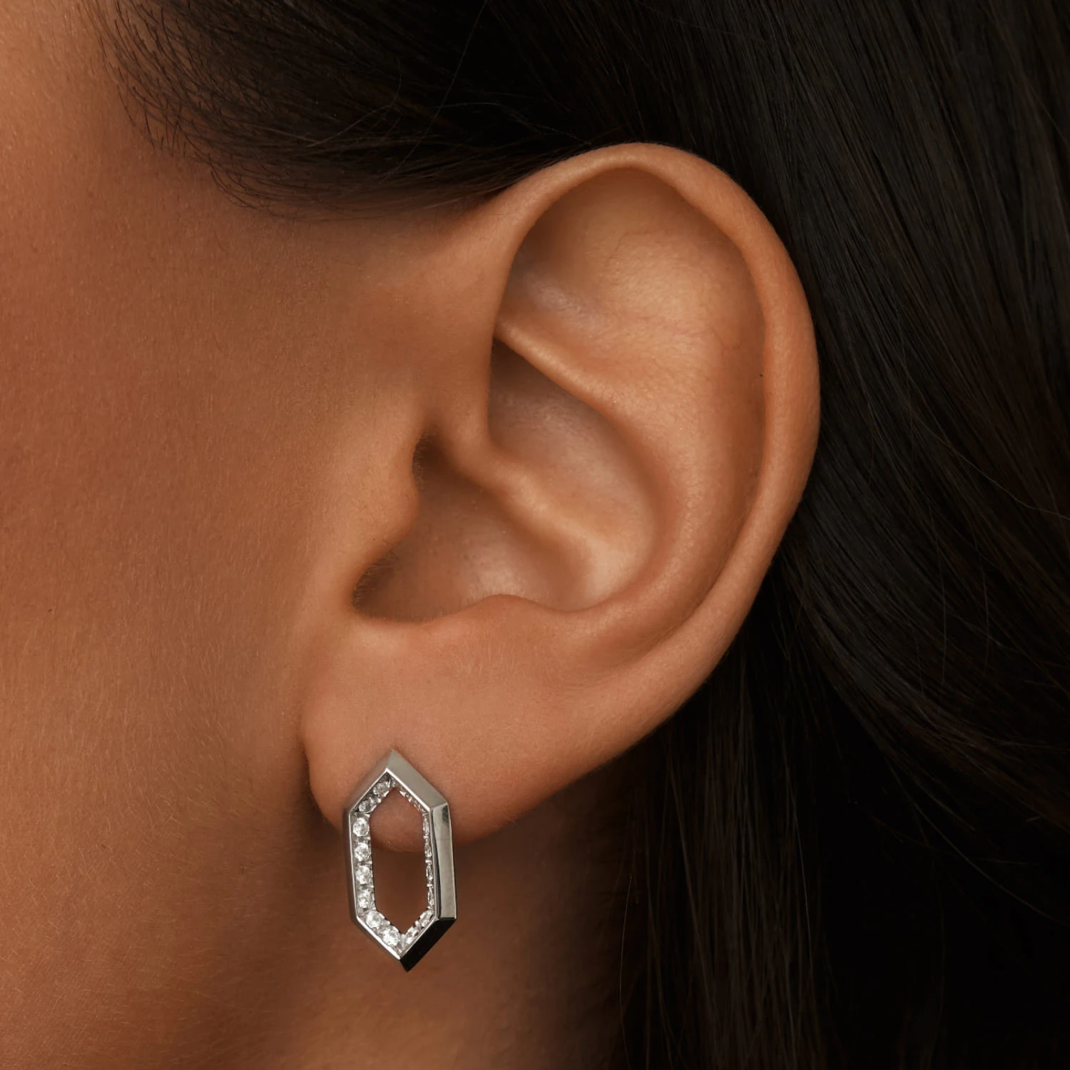 Серебряные многогранные серьги с фианитами