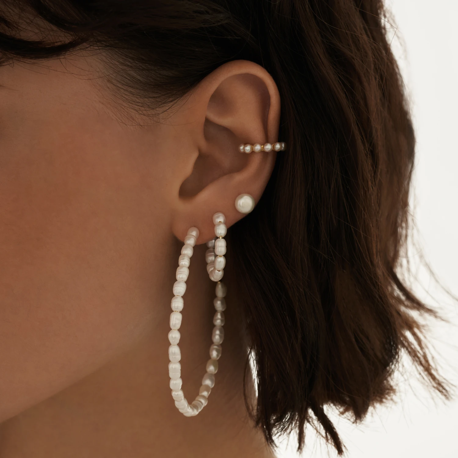 Позолоченные серьги-кольца из серебра с натуральным жемчугом