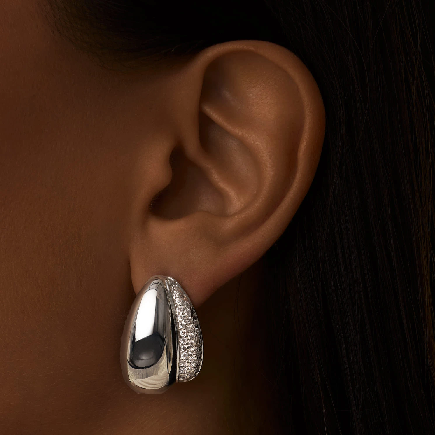 Крупные серьги из серебра с фианитами