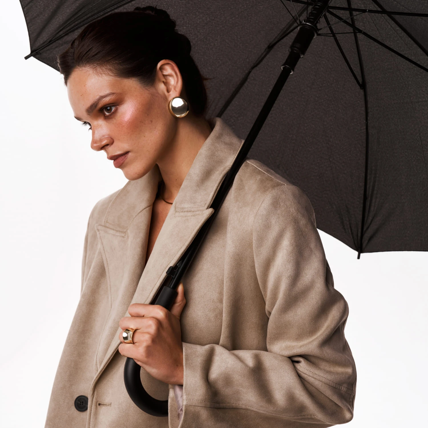 Широкое кольцо вогнутой формы из серебра в покрытии желтое золото