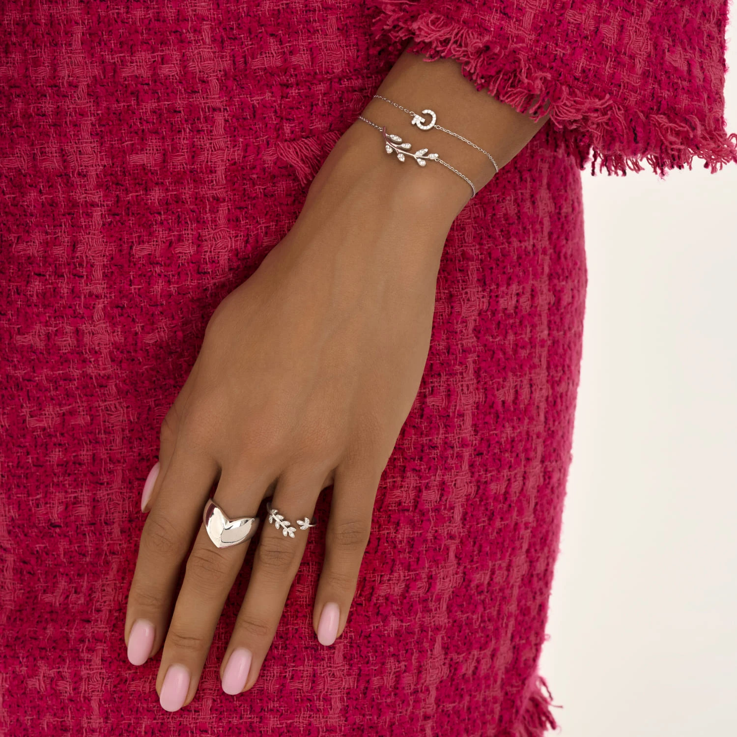 Серебряное регулируемое кольцо в форме сердца MIESTILO