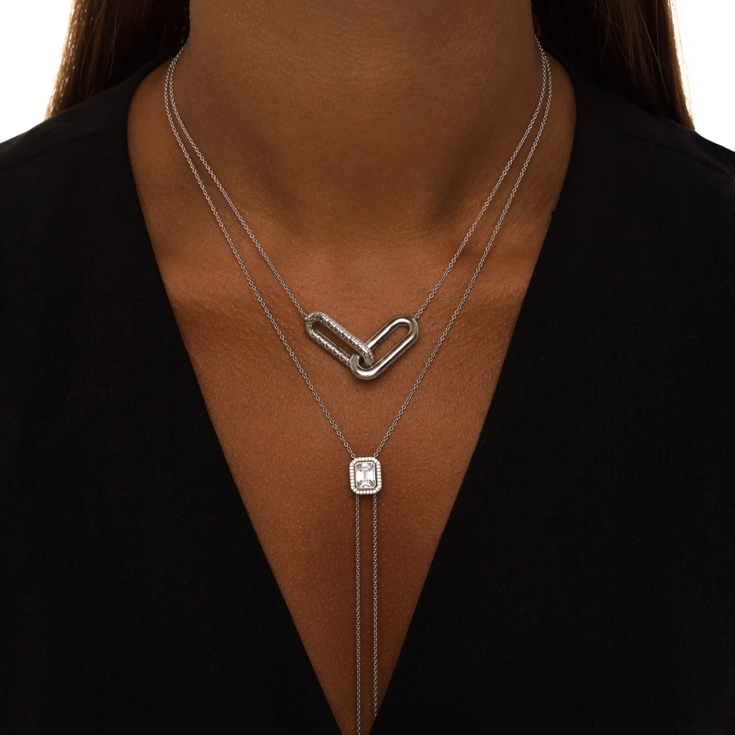 Колье из серебра с пересекающимися овалами и фианитами