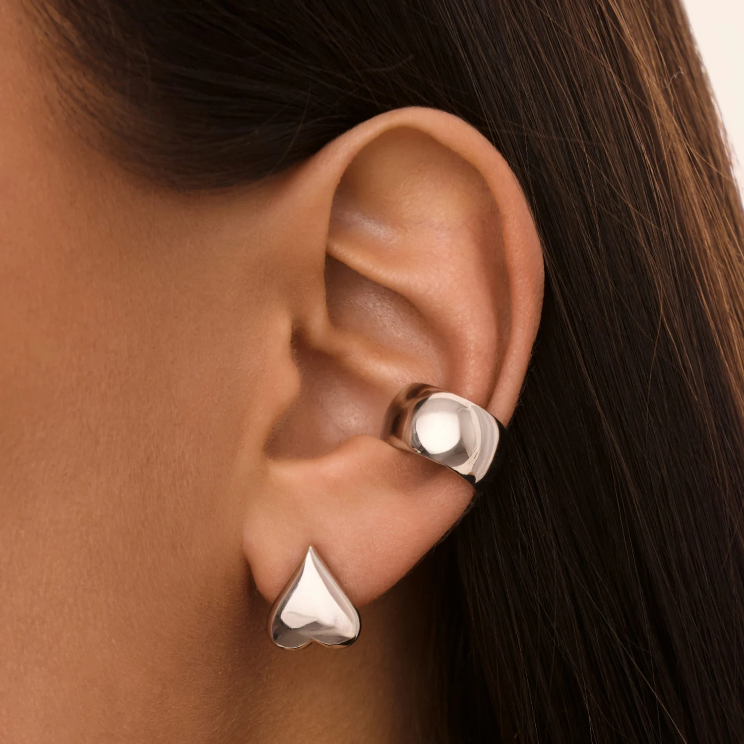 Серебряные пусеты в форме объемного сердца MIESTILO 