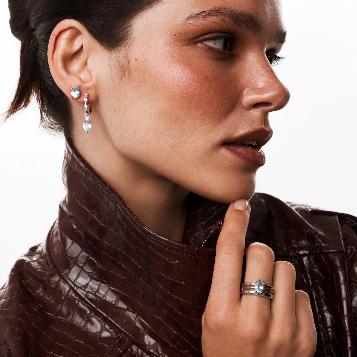 Серебряные серьги-пусеты PURITY с топазом Sky