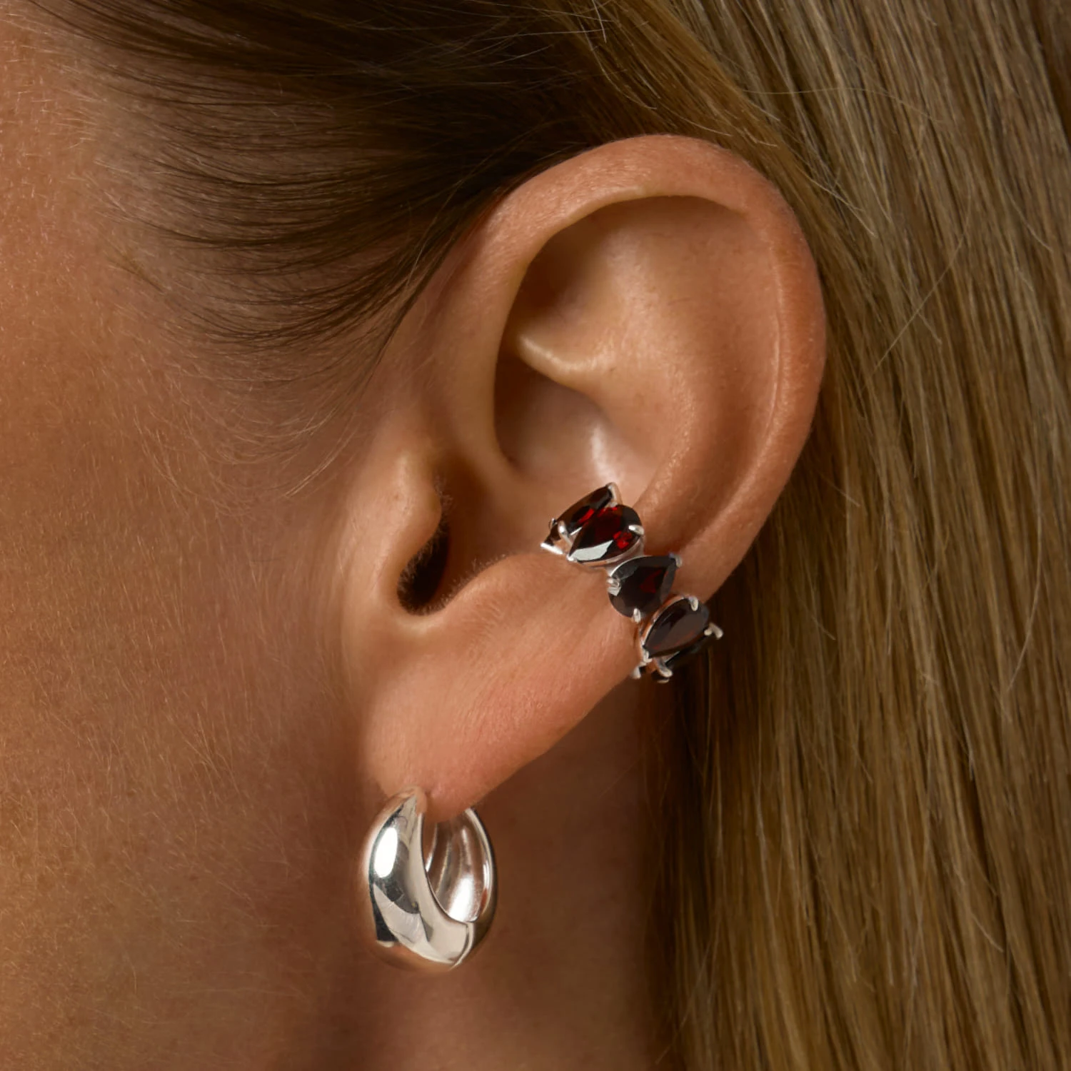 Серебряные серьги в форме капли