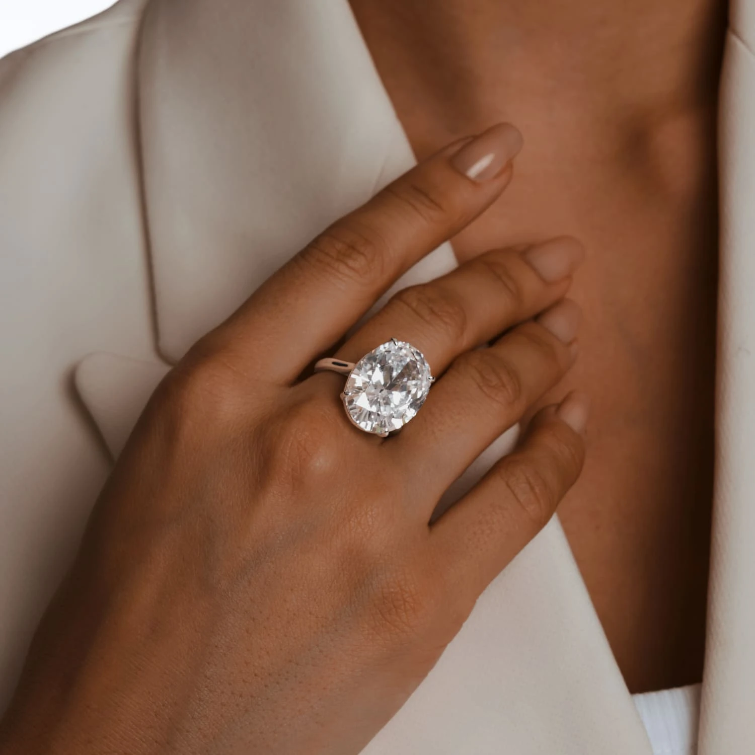 Коктейльное кольцо из серебра с фианитом Овал