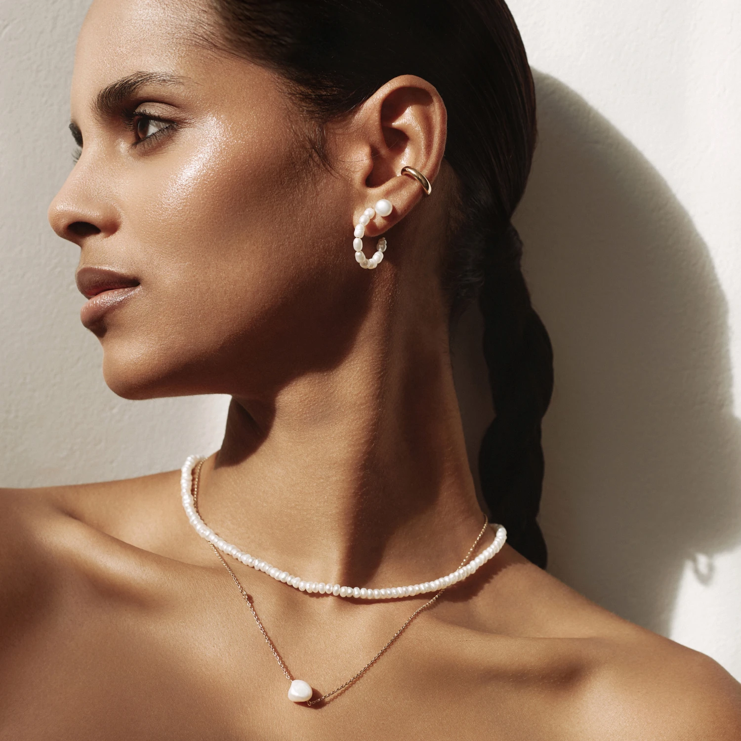 Позолоченные серьги-пусеты из серебра с натуральным жемчугом