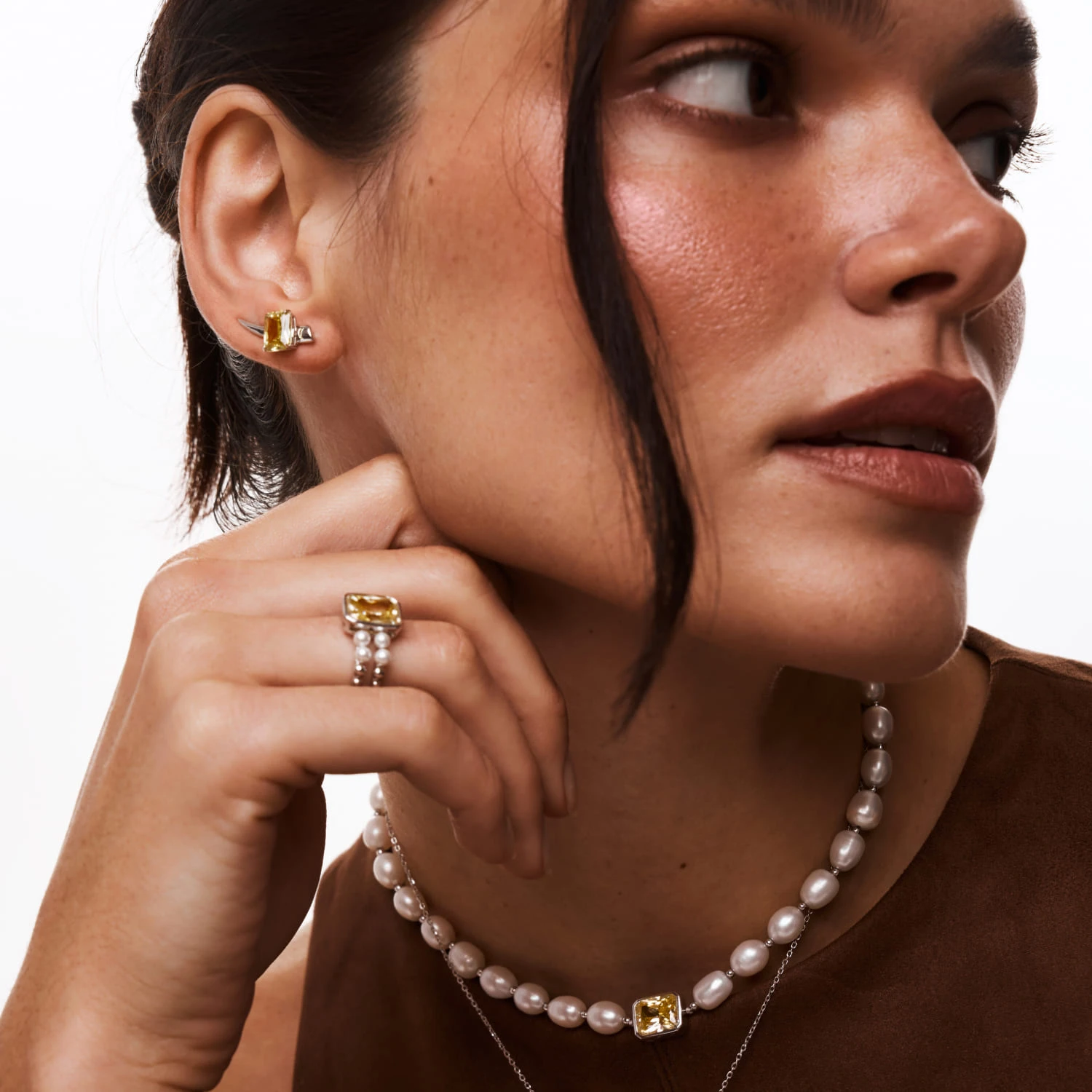 Серебряный чокер SICILIA из жемчуга с желтым фианитом