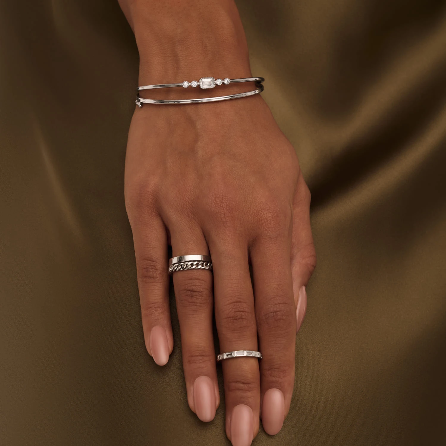 Серебряный жесткий браслет MIESTILO