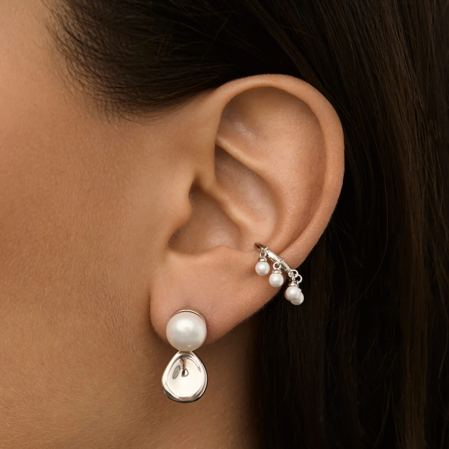 Серебряный кафф с жемчуженами MIESTILO 