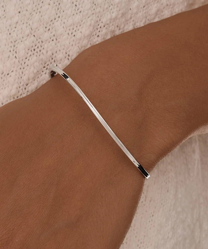 Серебряный жесткий браслет MIESTILO