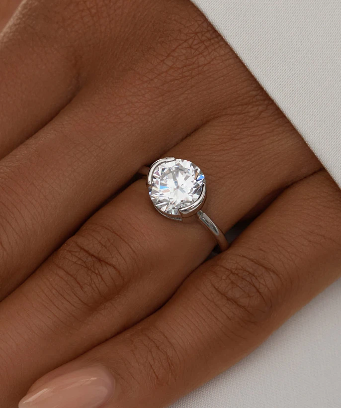 Серебряное кольцо-солитер с круглым фианитом MIESTILO