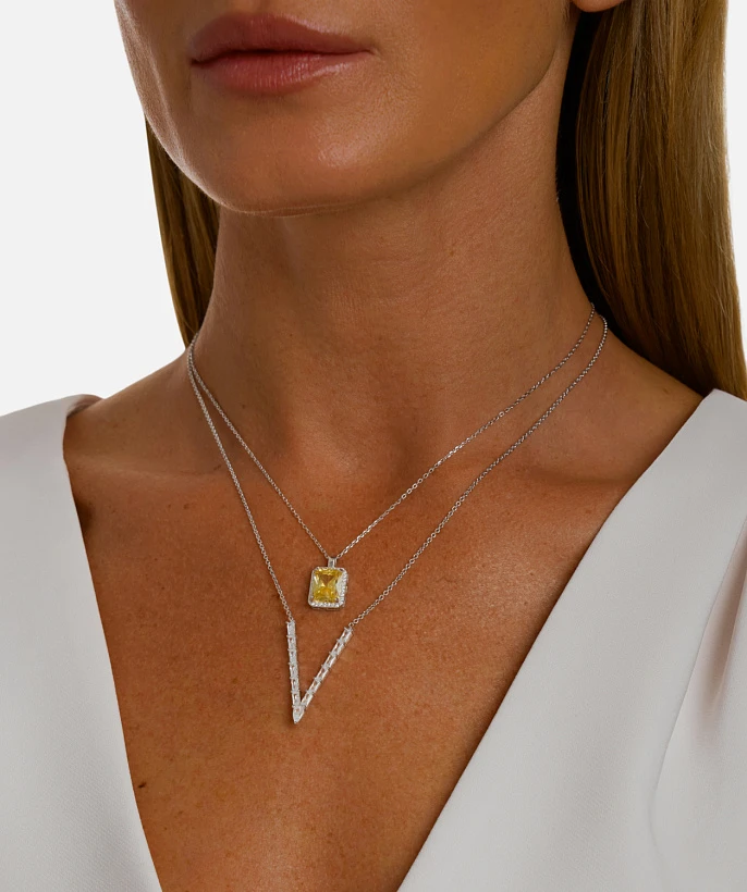 Серебряное колье с подвеской с желтым фианитом