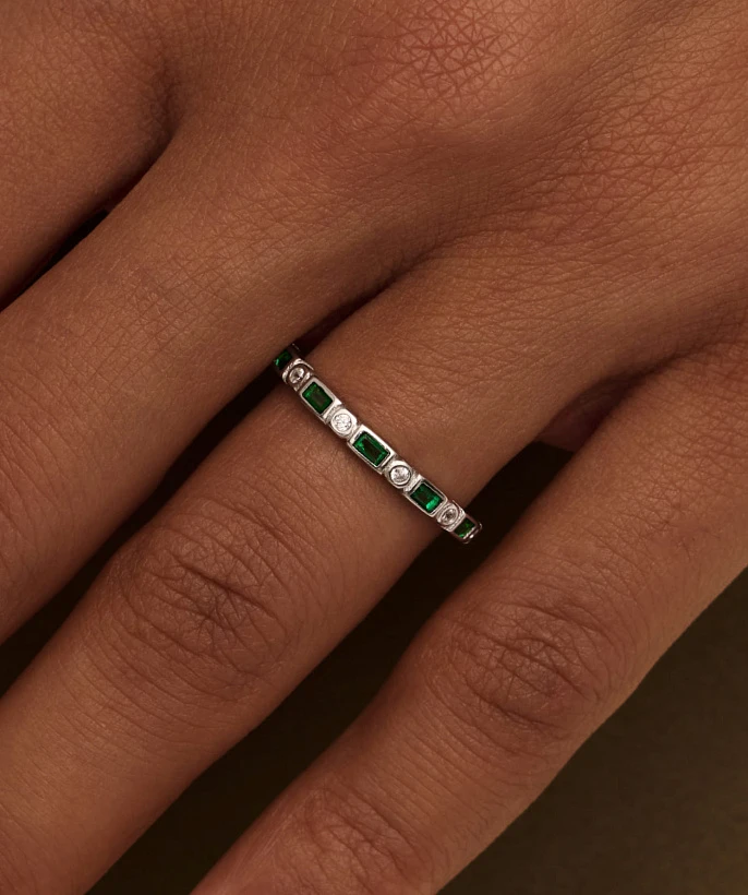 Серебряное кольцо с фианитами MIESTILO