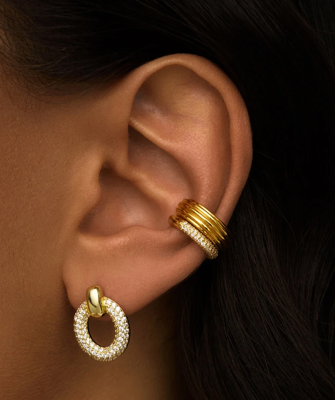 Серебряные серьги-пусеты с фианитами в покрытии желтое золото