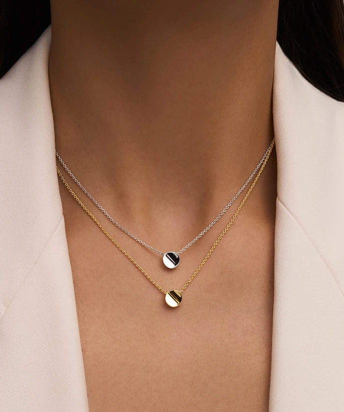 Серебряное колье с круглой подвеской в покрытии желтое золото