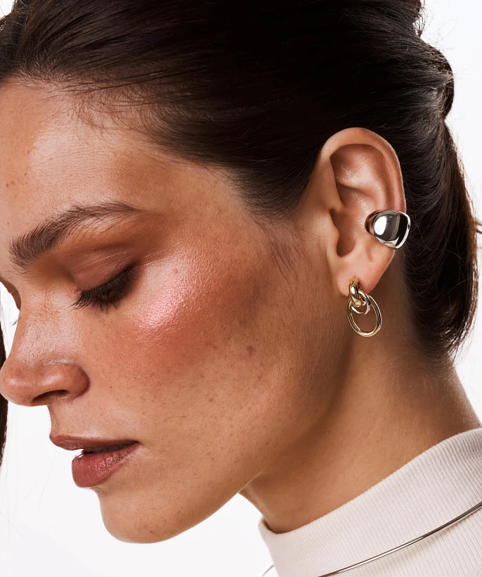 Крупный серебряный кафф с зеленым фианитом