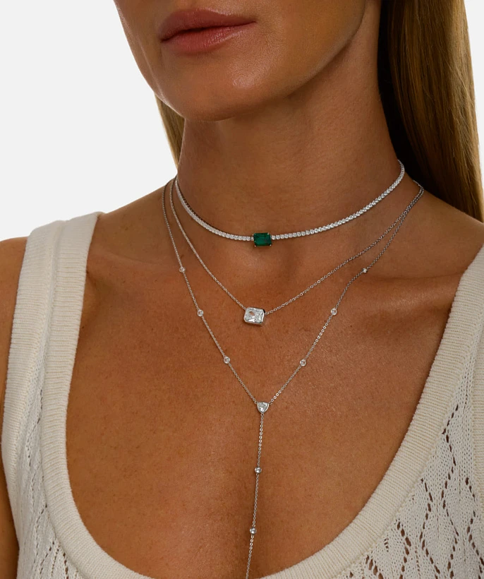 Теннисное серебряное колье-чокер с зеленым фианитом