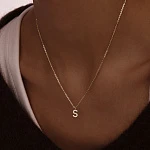 Серебряное колье  в покрытии желтое золото  с буквой S MIESTILO