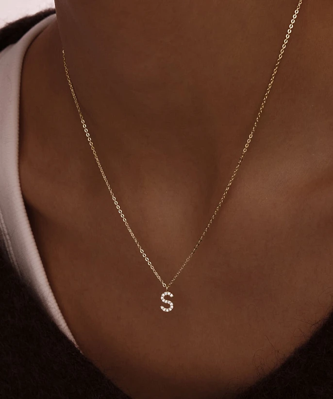 Серебряное колье  в покрытии желтое золото  с буквой S MIESTILO