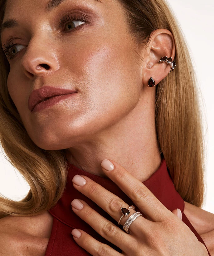 Серебряный кафф EROS с натуральными гранатами