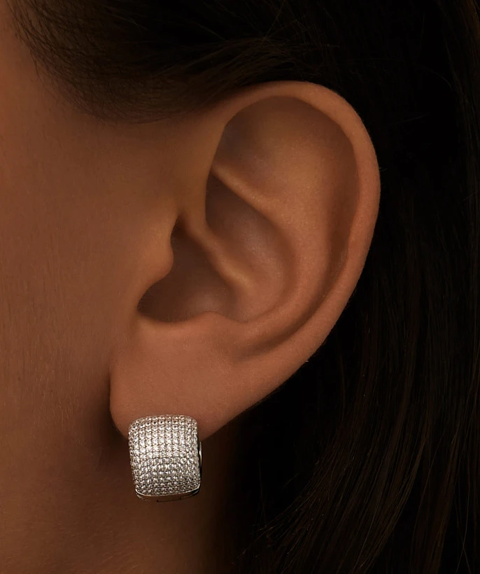 Серебряные серьги-кольца с россыпью фианитов